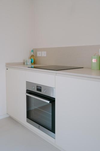 a kitchen with a stove and a counter top at CasaCeciliamare in Ortona