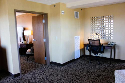 Μια τηλεόραση ή/και κέντρο ψυχαγωγίας στο DoubleTree by Hilton Bay City - Riverfront