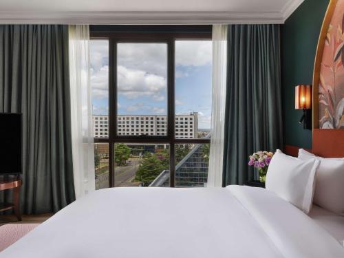 Postel nebo postele na pokoji v ubytování Pullman Nairobi Upper Hill