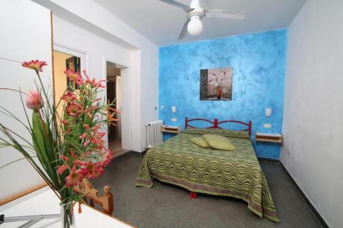 a bedroom with a bed and a blue wall at Affittacamere 2 Mari in Marina di Leuca