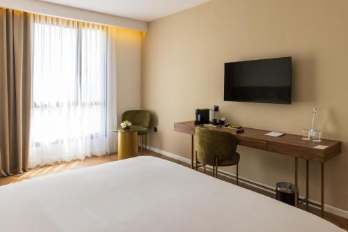 TV a/nebo společenská místnost v ubytování DIAGONAL HOTEL