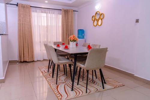 Φωτογραφία από το άλμπουμ του Havan Furnished Apartment-Shawmut σε Νακούρου