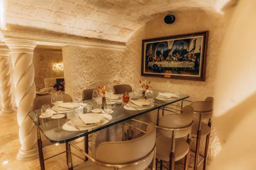 a dining room with a table and chairs at Via Regia Cappadocia Hotel in Uchisar
