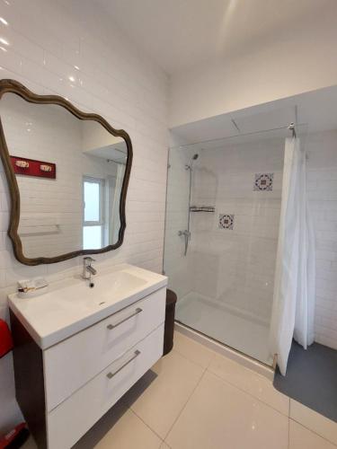 Koupelna v ubytování Central & Cozy - 1 Bedroom Apartment