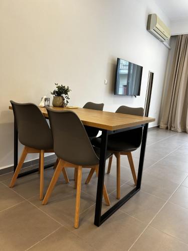 Телевизор и/или развлекательный центр в Omonoia Central Apartment