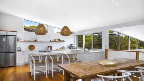 Una cocina o cocineta en 'Oceano Escape' by HolidayCo