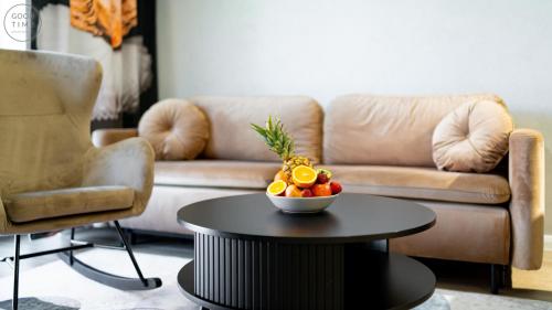 a bowl of fruit on a table in a living room at Apartamenty Good Time- Stone Hill II in Szklarska Poręba