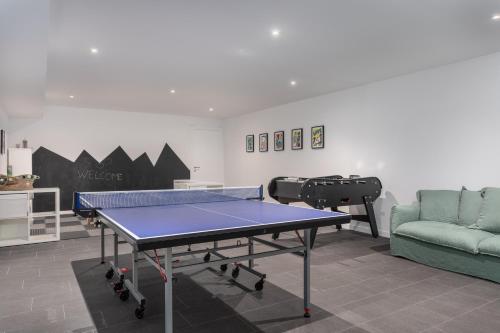 Stolní tenis v ubytování Holiday Rentals at Camiral, a Quinta do Lago Resort nebo okolí