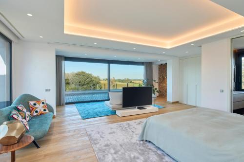 Posezení v ubytování Holiday Rentals at Camiral, a Quinta do Lago Resort