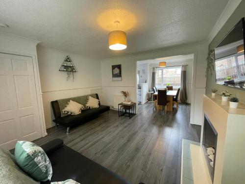 a living room with a couch and a table at Redcroft Green 3 Bdrm Sleeps 5 Quiet Residental Area in Newcastle upon Tyne