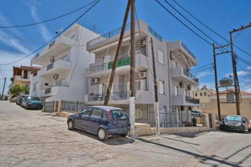 a small car parked in front of a building at Ira Apartment in Ermioni