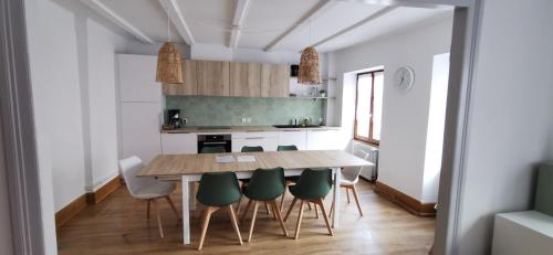 Dapur atau dapur kecil di Gites Allimant-Laugner
