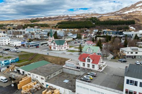 an aerial view of a small town in the mountains at Bjarnabúð in Húsavík