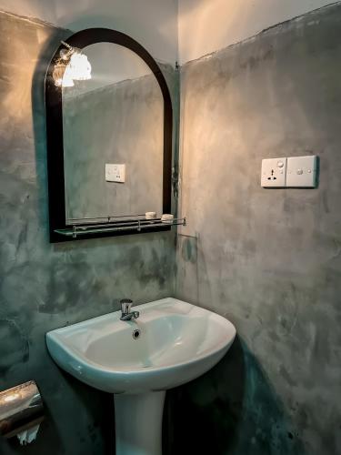 a bathroom with a sink and a mirror at Ella Willow Cottage in Ella