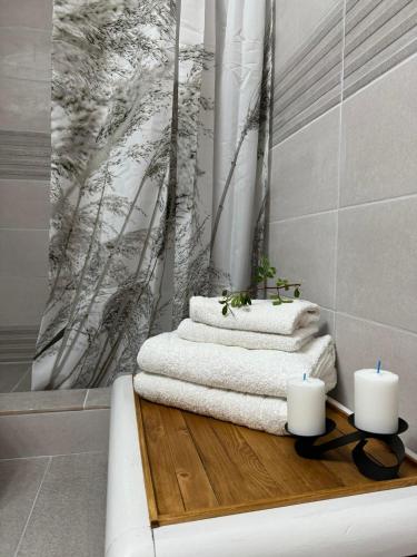 a bathroom with three towels on a wooden table at Villa FLORA in Kattavía