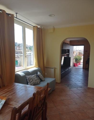a living room with a couch and a table at La casa sui tetti in Tivoli