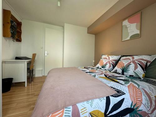 Postel nebo postele na pokoji v ubytování Le Sochalien - Appt 6 pers - Tout confort - Proche Peugeot