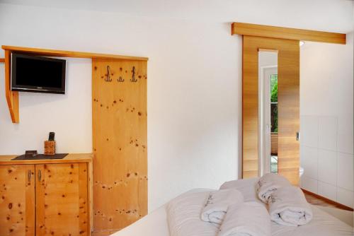 a room with a bed and a tv at Ferienhaus Plattner in Oetz