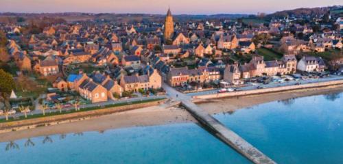 Maison entière, dans village bord de mer, typique & classé