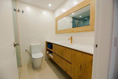 a bathroom with a toilet and a sink and a mirror at Apartamento Almadraba in Roses