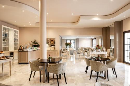 a restaurant with tables and chairs and a bar at Palacio de Sancti Petri, a Gran Meliá - The Leading Hotels of the World in Chiclana de la Frontera