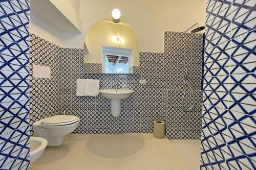 a bathroom with a toilet and a sink at Casa Giada in Panarea