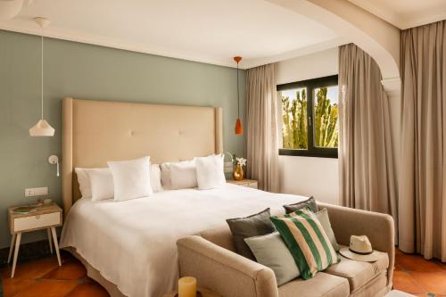 A bed or beds in a room at Palacio de Sancti Petri, a Gran Meliá - The Leading Hotels of the World