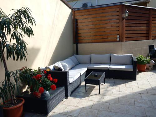 a couch sitting on a patio with plants at Studio'24 - Tomis Mall - Ultracentral in Constanţa