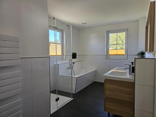 Ένα μπάνιο στο Ferienhaus FH26