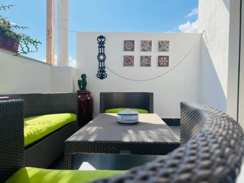 a patio with a table and chairs on a balcony at 420 rooms in Pachino