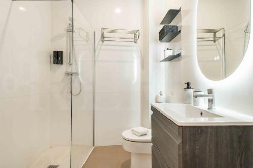 Central apartment with Picasso vibes by REMS photo 21