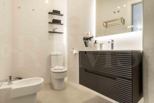 Central apartment with Picasso vibes by REMS photo 9