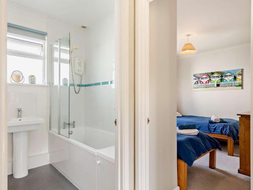 a bathroom with a shower and a sink at 2 bed in Porthallow LPEBB in Porthallow
