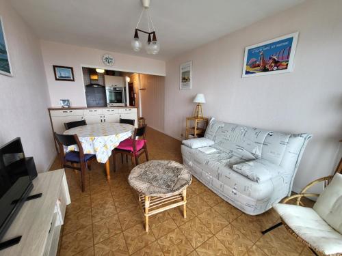 T2 avec loggia, parking, à 300m de la plage