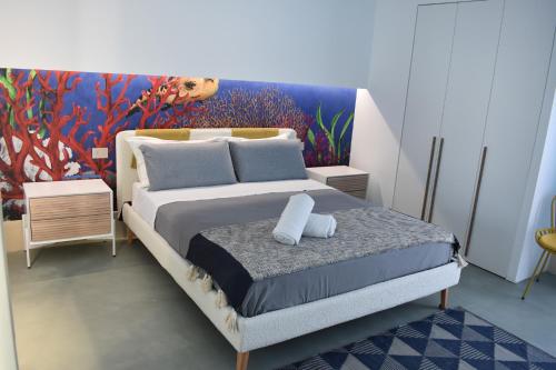 Giường trong phòng chung tại Bianco Mare Delfino Apartment