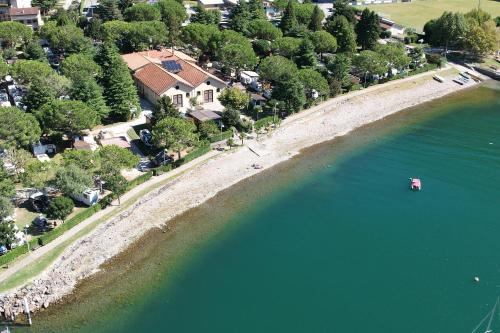 Foto dalla galleria di Bungalow Lake View a Dervio