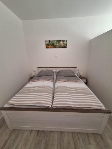 a bed in a small room with at Ferienwohnung Diemel in Bad Karlshafen