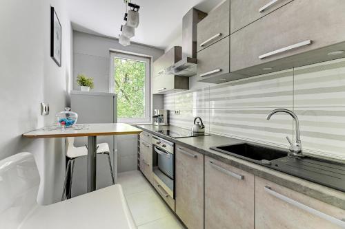 Кухня или мини-кухня в Sopot Dream Apartments- Alpha
