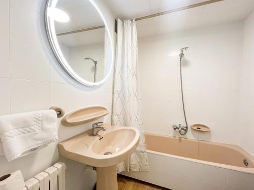 a bathroom with a sink and a mirror and a tub at Barthe Holidays I Apartamento amplio en Andorra 6PAX I Céntrico y luminoso I Central Park in Escaldes-Engordany