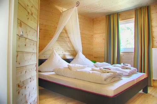 Ένα ή περισσότερα κρεβάτια σε δωμάτιο στο Wildberghof