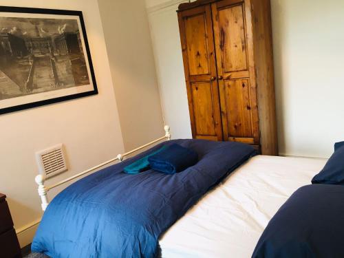 Tempat tidur dalam kamar di Bosworth street house