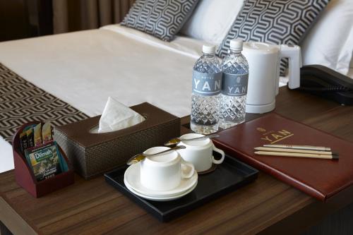 Příslušenství pro přípravu čaje a kávy v ubytování Hotel Yan