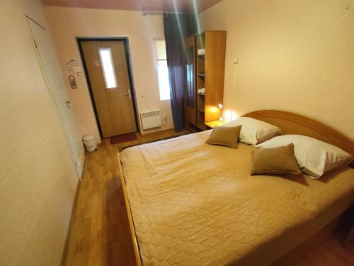 a bedroom with a large bed with two pillows at Hotel Veagles in Narva-Jõesuu
