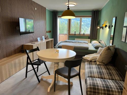 Кровать или кровати в номере Allgäu Apartments Hüs 4 Ferienwohnung mit Self-Checkin