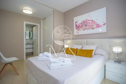 a bedroom with a bed and a desk and a fan at Casa Claudia Ivan Luxury Homes 5ªPlta Sur 1ªLinea in Oropesa del Mar