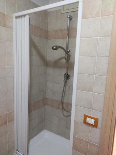 a shower with a shower head in a bathroom at Casa Vacanze Celeste e C in Marzamemi