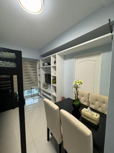 TV a/nebo společenská místnost v ubytování SMDC WIND RESIDENCES
