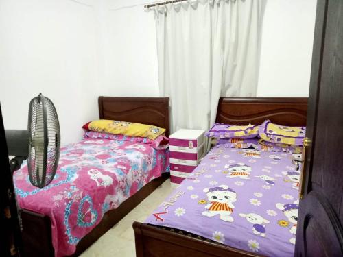 Postel nebo postele na pokoji v ubytování قرية بلولاجون راس سدر شاليه فاخر للايجار for families only
