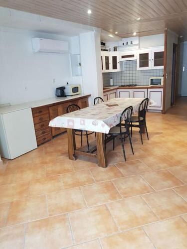 Photo de la galerie de l'établissement Superbe T1 bis accés direct parking gratuit proche, à Connaux