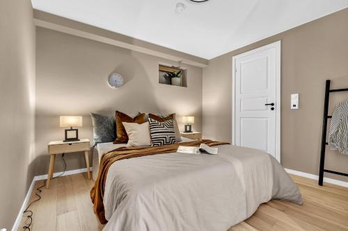 En eller flere senge i et værelse på Modern apartment - charming location - Old Town